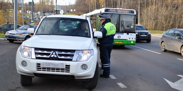 &laquo;Бросили документы и забыли&raquo;. Водитель сохранил номер и остался без прав 