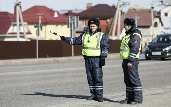 &laquo;Бросили документы и забыли&raquo;. Водитель сохранил номер и остался без прав 