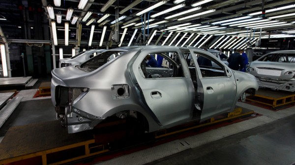 Выпуск легковых авто в России в 1 квартале снизился на 15,8%