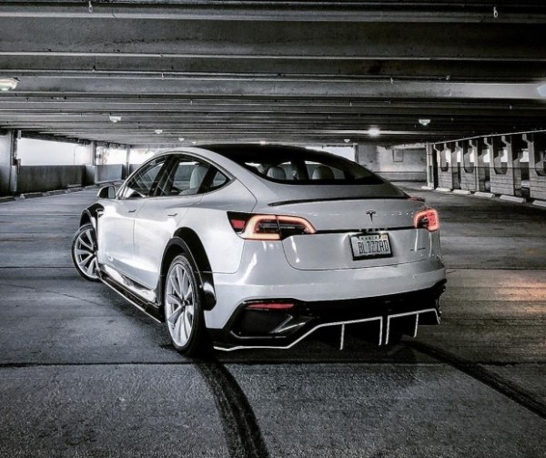 Tesla Carbon: тюнинг Model 3