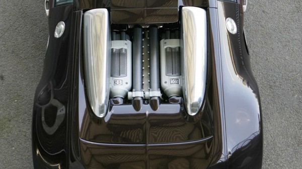 Bugatti Veyron отмечает 15-летний юбилей установления рекорда скорости 