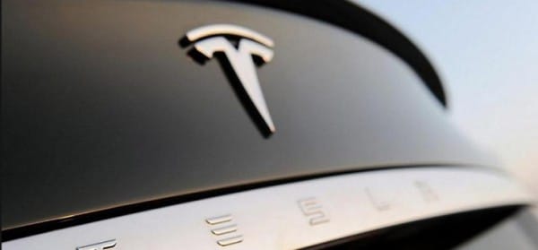 Компания Tesla вновь отложила запуск беспилотного электрогрузовика Semi