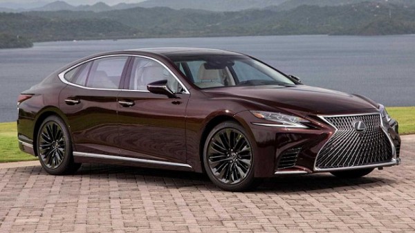 Lexus решил не поднимать цены на машины в России до лета