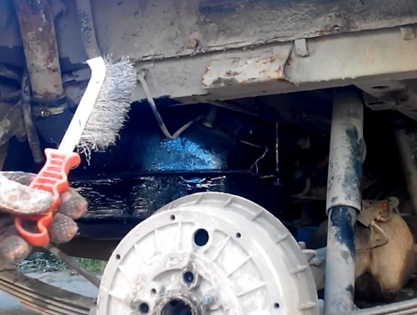 Способы обработки днища автомобиля от коррозии своими руками