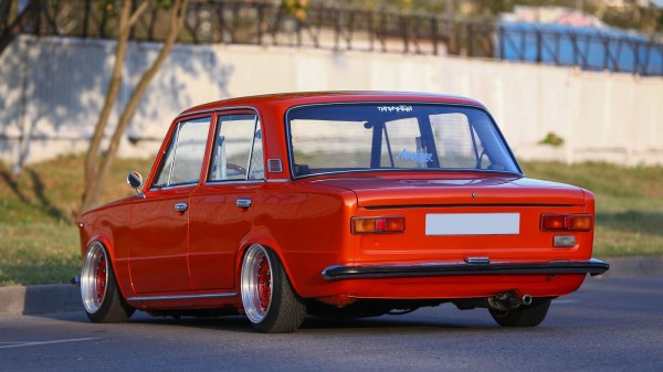 Восемь красное: тюнинг ВАЗ-21013