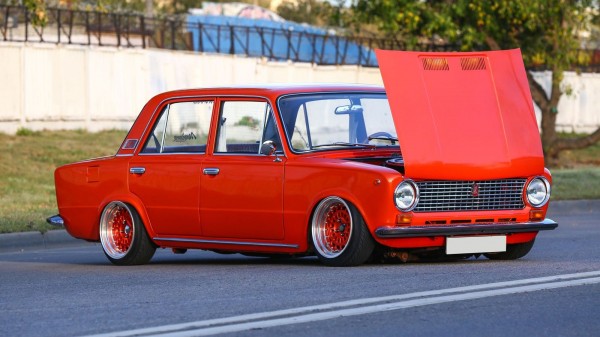 Восемь красное: тюнинг ВАЗ-21013