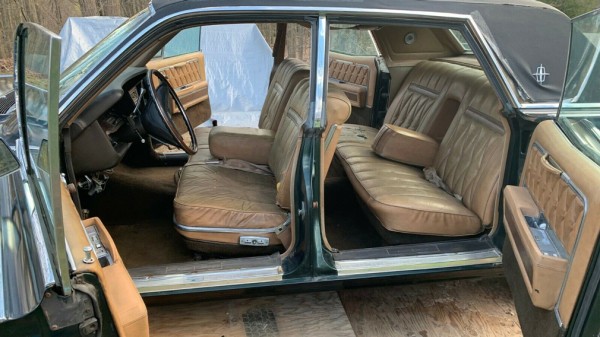На аукционе выставили на продажу Lincoln Continental 1968 года