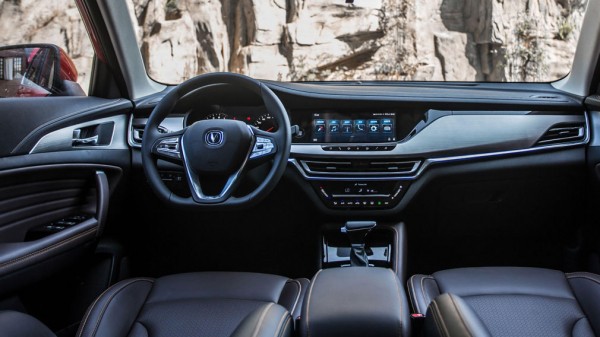 В России появится мощная версия кроссовера Changan CS35 Plus