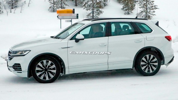 Фотошпионы запечатлели гибридный Volkswagen Touareg GTE