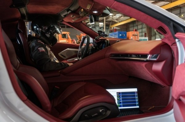 330 км/ч на новом Corvette