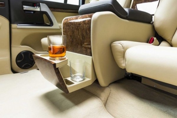 Land Cruiser 200: достойная замена Maybach Pullman Guard