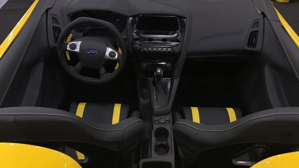 В России Ford Focus превратили в спорткар напоминающий McLaren Elva