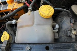 Антифриз кипит и бурлит в расширительном бачке: причины