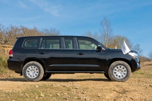 Land Cruiser 200: достойная замена Maybach Pullman Guard