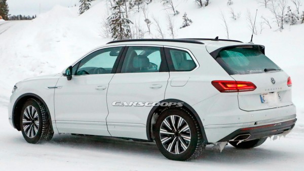 Фотошпионы запечатлели гибридный Volkswagen Touareg GTE