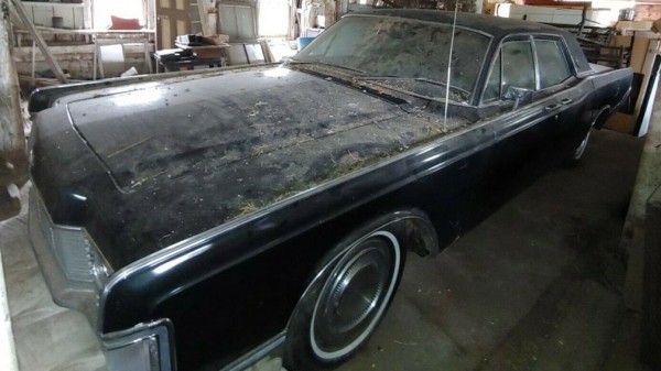 На аукционе выставили на продажу Lincoln Continental 1968 года