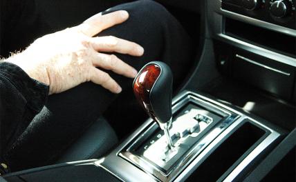 Что значит кнопка Shift Lock на автоматических коробках передач