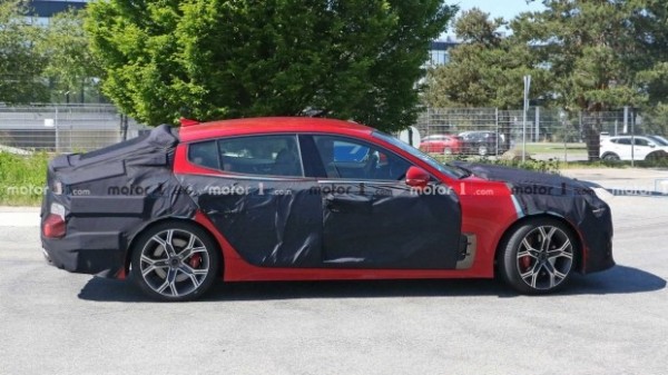 Обновленный KIA Stinger не смог удивить фотошпионов
