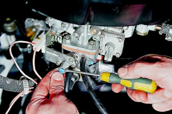 Почему &laquo;плавают&raquo; обороты двигателя на холостом ходу