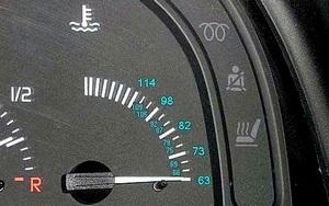 Tемпература двигателя не поднимается до рабочей