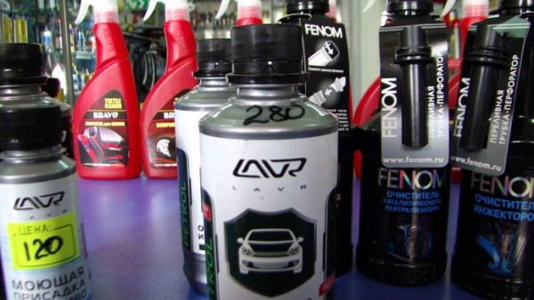 Топливные присадки для&nbsp;бензинового двигателя: преимущества и недостатки