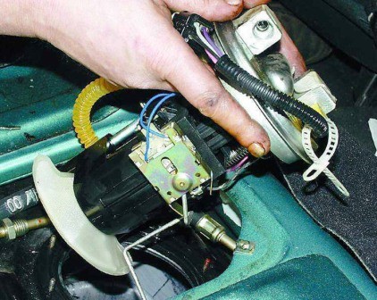 Топливный насос ВАЗ 2110-2112: как выбрать и заменить