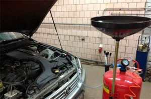 Вакуумная замена масла в двигателе: как выполняется, плюсы и минусы способа