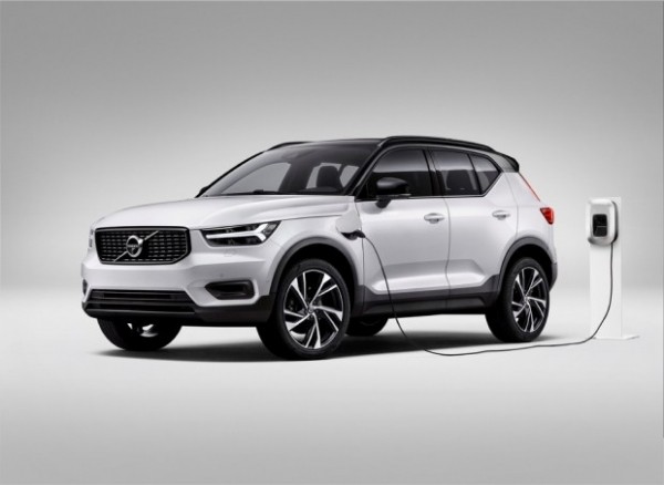 Volvo сделали гибрид XC40 доступней