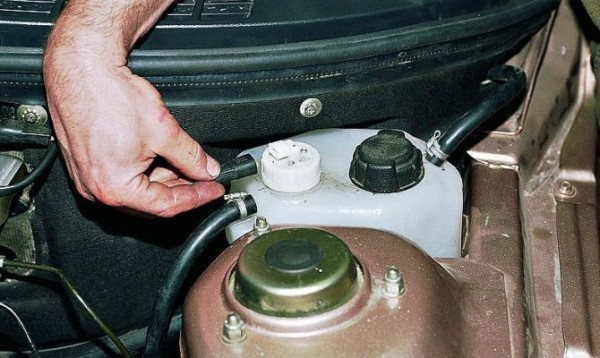 Воздух в системе охлаждения двигателя: как удалить воздушную пробку