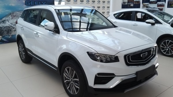 Первый кроссовер Geely Atlas Pro выставлен для демонстрации