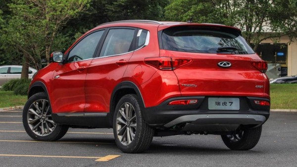 Два кроссовера Chery подорожали в базовых комплектациях