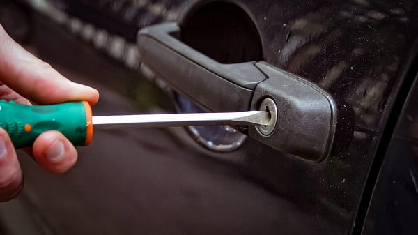 Эксперты назвали пять способов открыть случайно запертый автомобиль