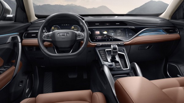 Первый кроссовер Geely Atlas Pro выставлен для демонстрации