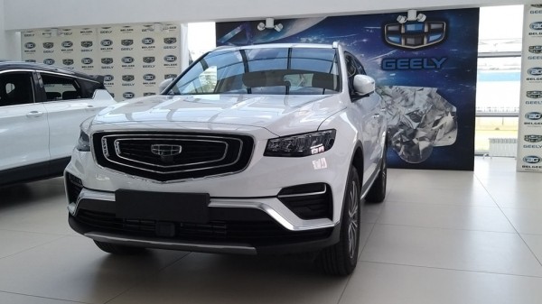 Первый кроссовер Geely Atlas Pro выставлен для демонстрации