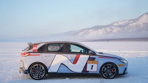 Hyundai i30 N Ultimate установил рекорд скорости на льду Байкала