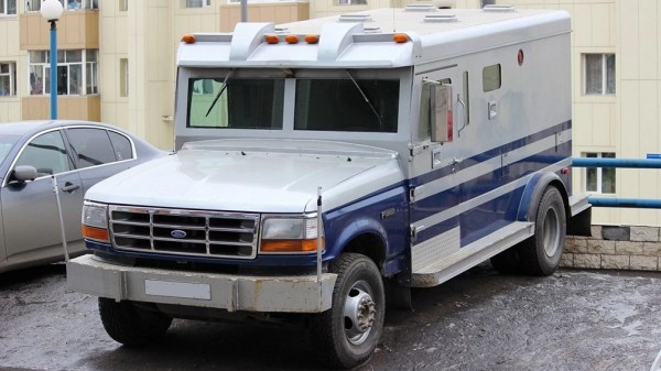 В Камчатском крае на продажу выставлен очень редкий броневик Ford