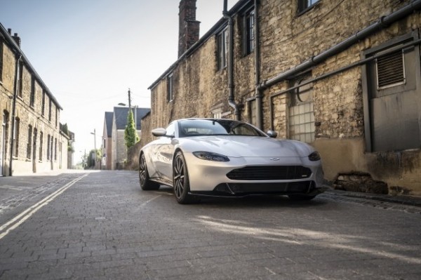 Aston Martin Vantage и его новый &laquo;нос&raquo;
