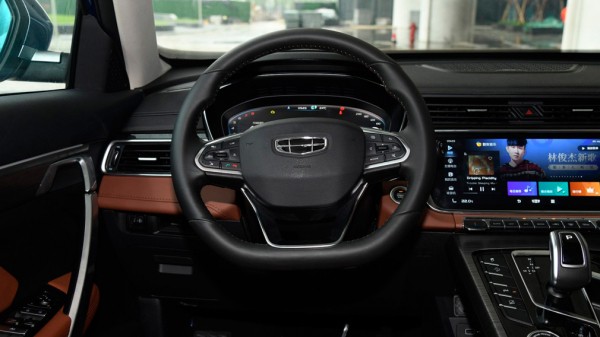 Компания Geely раскрыла подробности о новом Atlas Pro для России