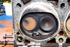 Как определить, что прогорел клапан в двигателе авто: признаки и симптомы