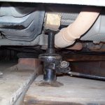 Какие признаки указывают на порванную подушку двигателя