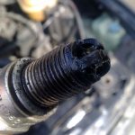 Масло в цилиндре двигателя: причины неисправности