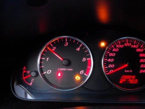 Не падают обороты двигателя: почему так происходит