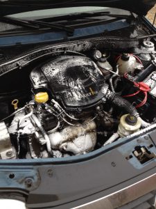 Пена для очистки двигателя и универсальные спецсредства: тестирование очистителей