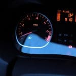 При нажатии сцепления двигатель глохнет: возможные причины