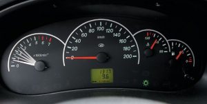 При нажатии сцепления двигатель глохнет: возможные причины