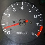 При нажатии сцепления двигатель глохнет: возможные причины