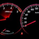 При резком нажатии на газ дергается двигатель