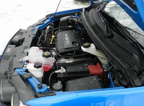 При резком нажатии на газ дергается двигатель