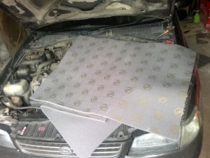 Уменьшение звука двигателя автомобиля в салоне