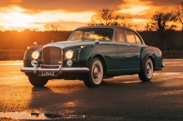 Ваша розетка, сэр: классический Jaguar XK120 превратили в электрокар